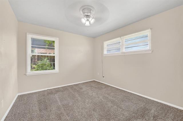 Building Photo - 2539 Hillsboro Ave