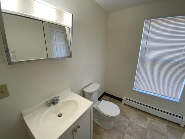 Building Photo - 4 Martin St