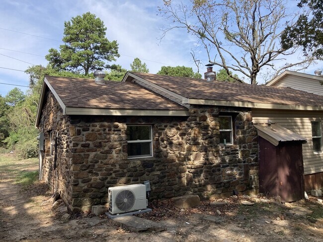 Building Photo - 10722 Revis Hill Rd