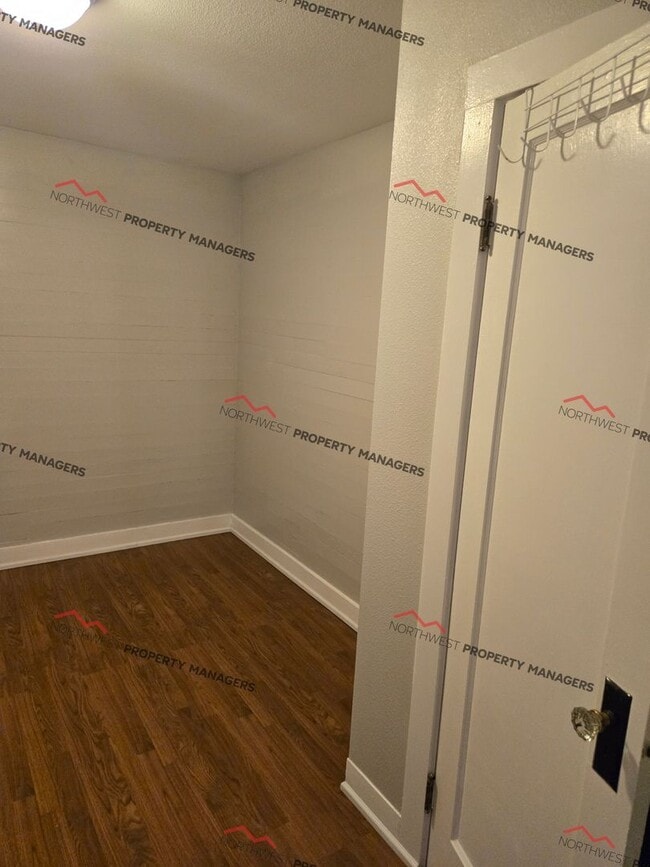 Building Photo - STATUS: AVAILABLE | R76 | $1495 + $100 FLA...