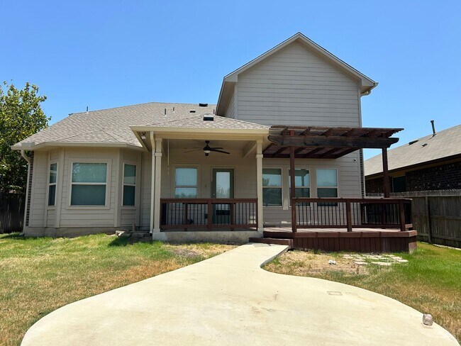 Building Photo - 22427 Carriage Bush