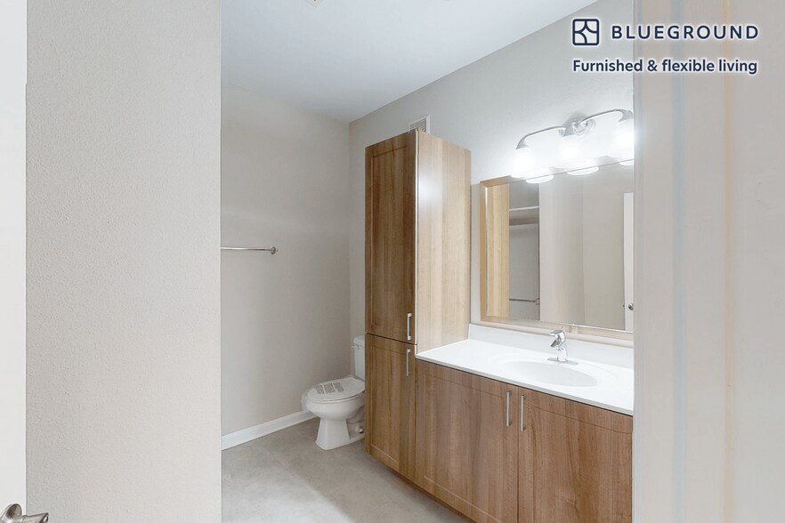 Building Photo - 2350 26th Ct S