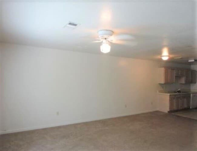 Building Photo - 215 Dixie Dr
