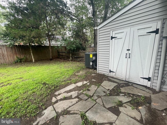 Building Photo - 5005 Vane Ct