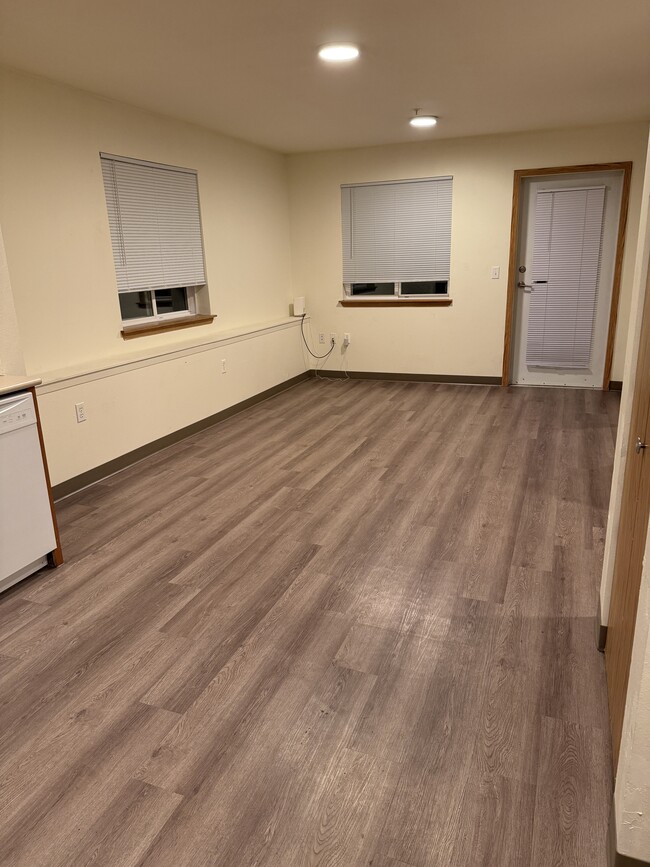 Building Photo - 620 Lincoln St