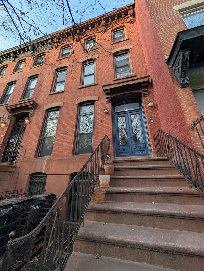 Building Photo - 161 Gates Ave