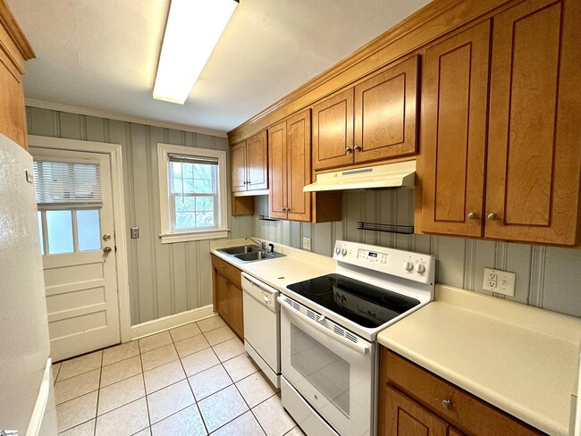 Building Photo - 5 Whitsett St