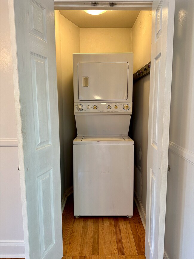 Building Photo - 5221 Greenbrook Dr