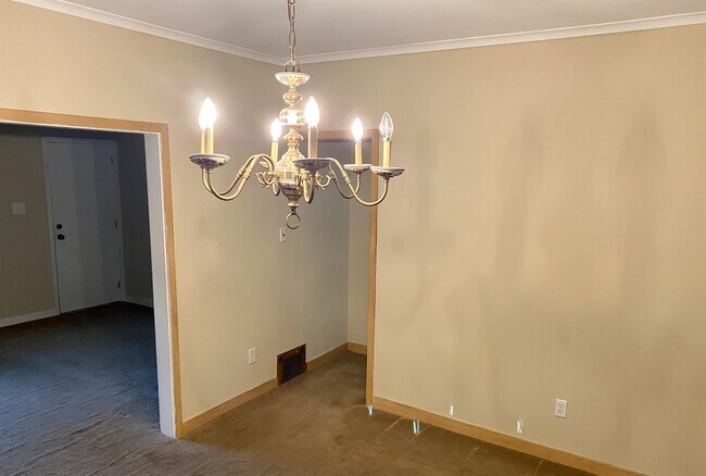 Building Photo - 611 Crown Ave