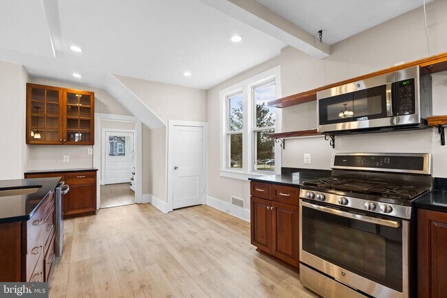 Building Photo - 10512 Warfield St