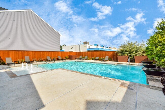 Building Photo - 703 Strawberry Pines Ct