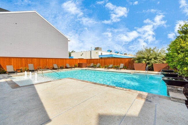 Building Photo - 721 Strawberry Pines Ct