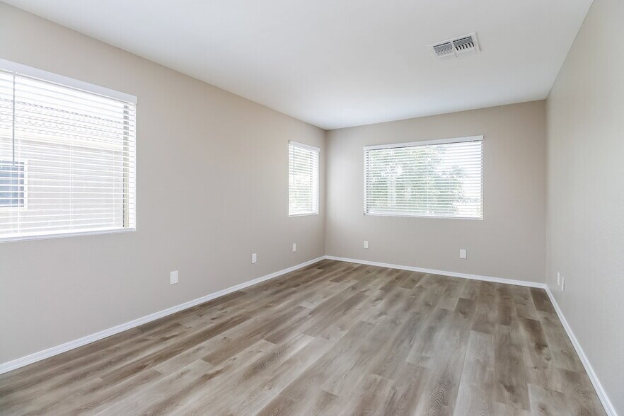 Building Photo - 40204 Calabria St