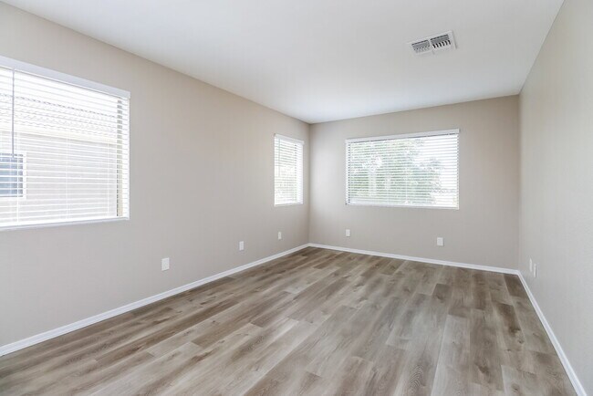 Building Photo - 40204 Calabria St