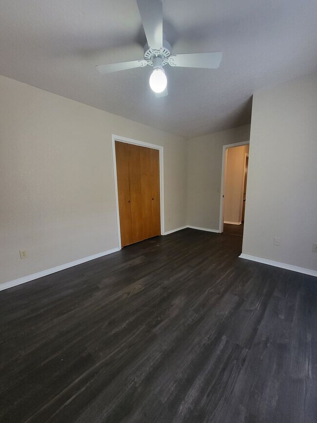 Building Photo - (2) Bed/(2) Bath w/ Storm Shelter Avail NOW!