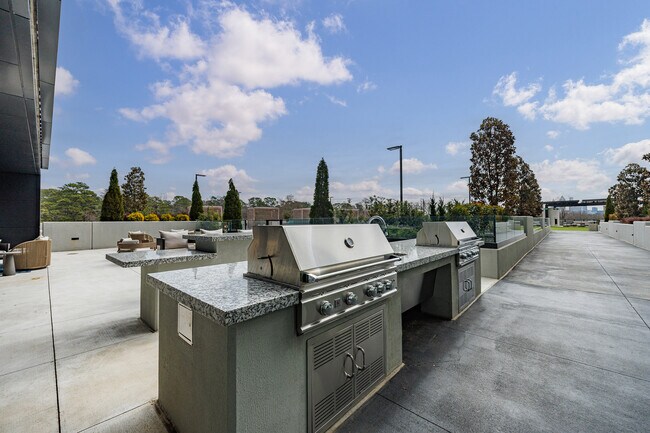 Building Photo - 2425 Peachtree Rd NE