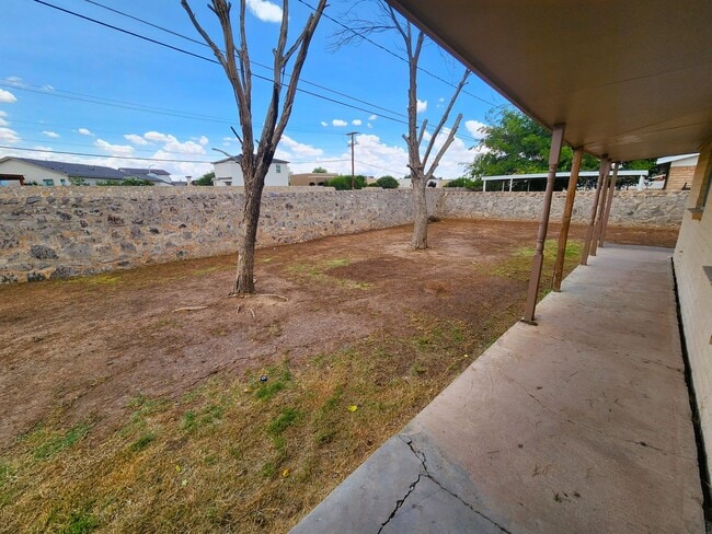 Building Photo - 1795 Carlyle Dr