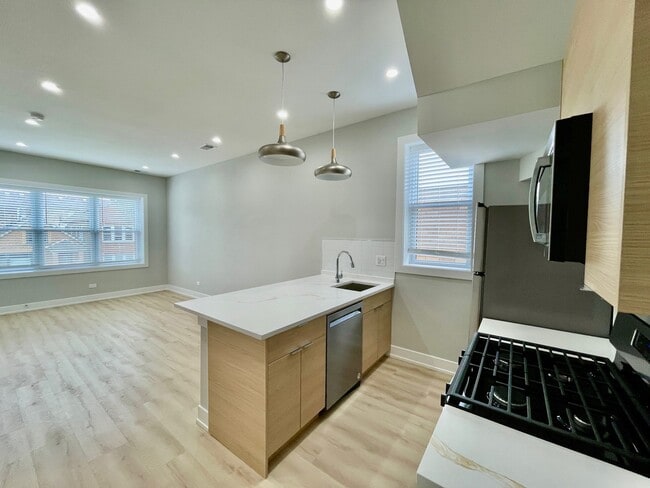 Building Photo - 2238 W 24th St