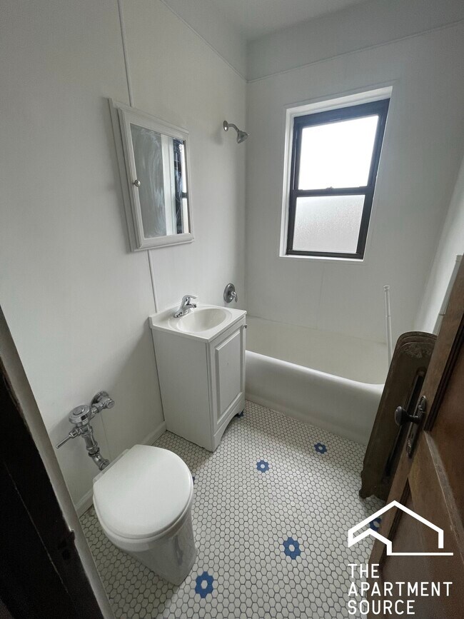 Building Photo - 3256 Maple