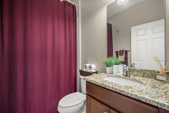 Building Photo - Beautiful Home For Rent in Brandon!