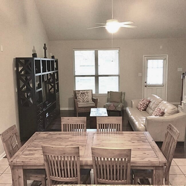 Building Photo - 6422 Addlestone Ridge Ln