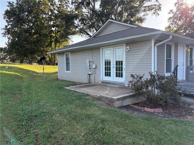 Building Photo - 3749 Old Plainview Rd