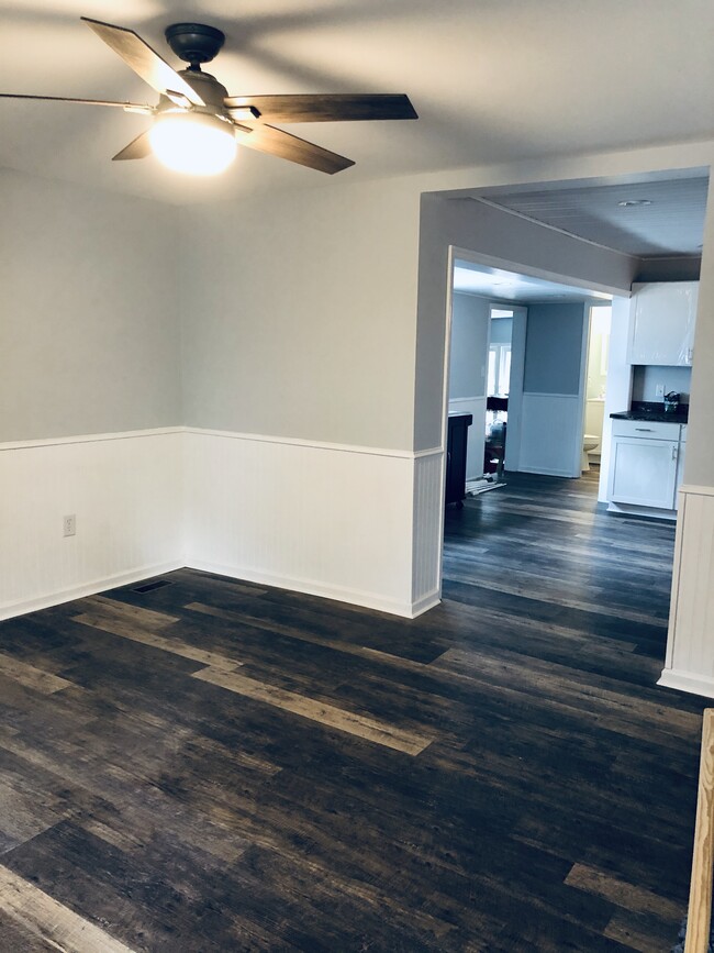 front living room - 208 Choptank Ave