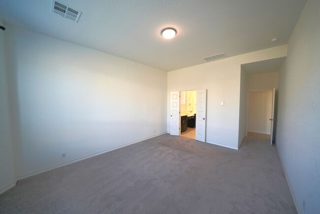 Building Photo - Luxury Living in Davis Ranch