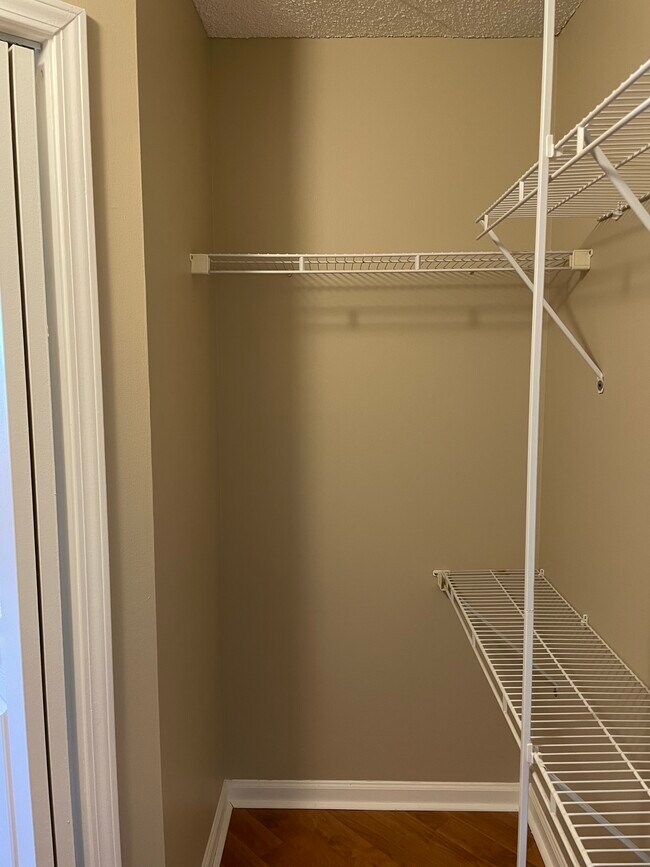 Building Photo - 1750 N Marywood Ave