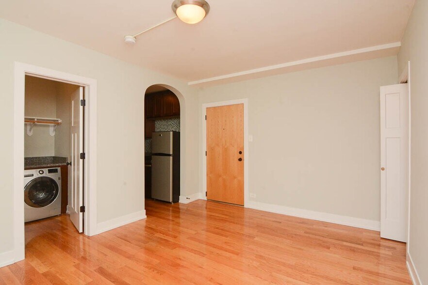Building Photo - 553 W Arlington