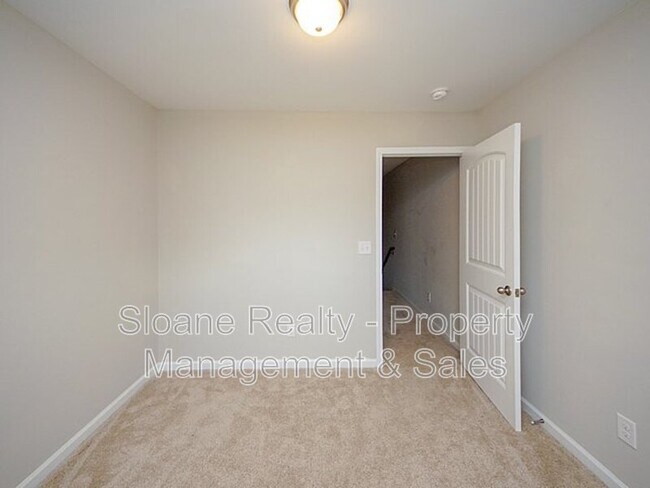 Building Photo - 557 Truman Dr
