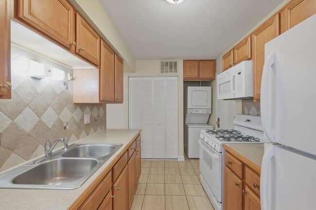 Building Photo - 460 N Lake Shore Dr