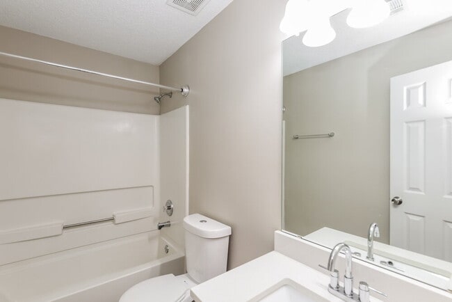 Building Photo - 916 Summit Park Trail