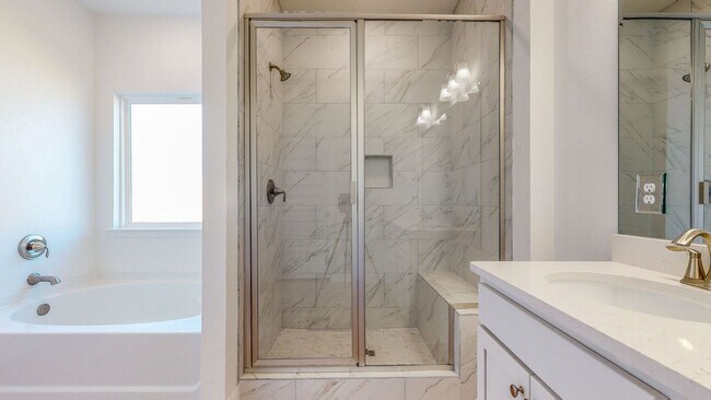 Building Photo - 4 Bedroom Home in Paradise Cove