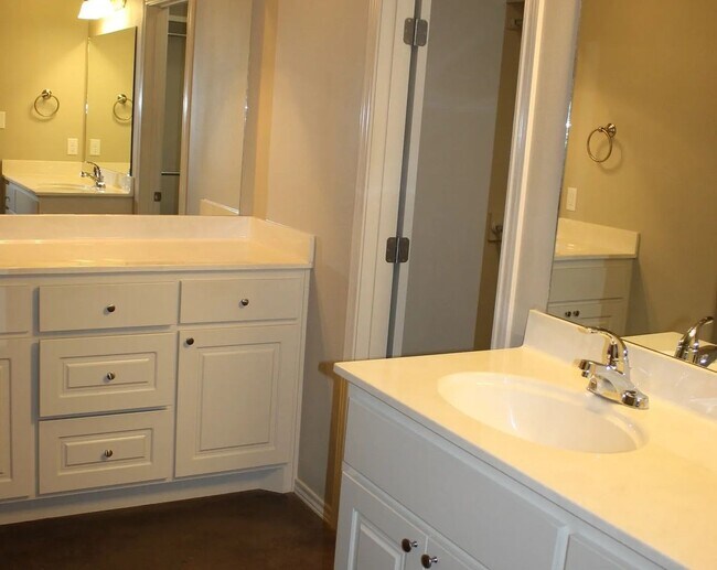 Building Photo - 3211 108th St