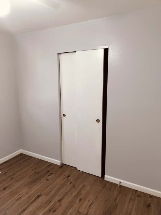 Building Photo - 2461 Duchess Dr