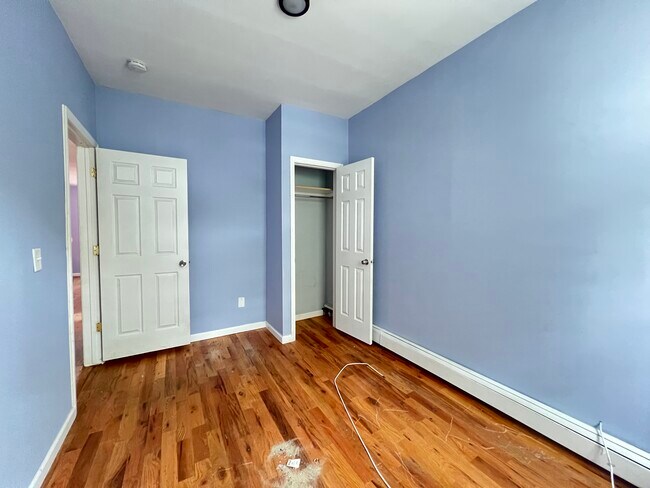 Building Photo - 12 Meadow St