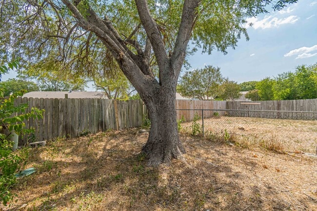 Building Photo - 9518 Millbrook Dr
