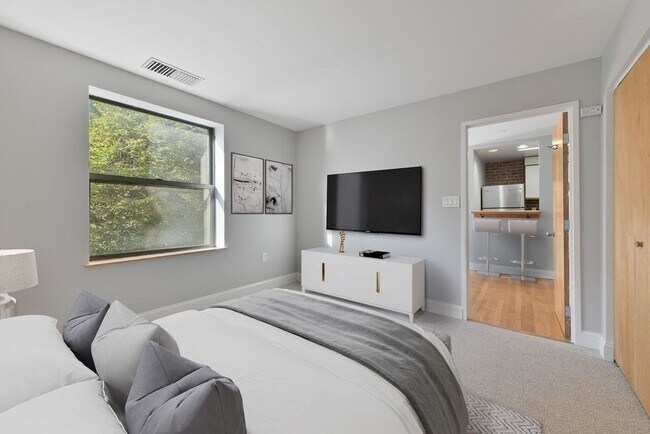 Building Photo - 87 Gainsborough St