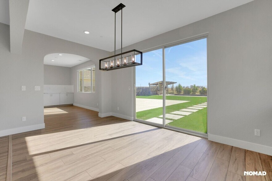 Building Photo - 12925 Knightsbrook Ave
