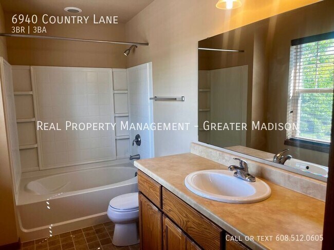 Building Photo - 6940 Country Ln