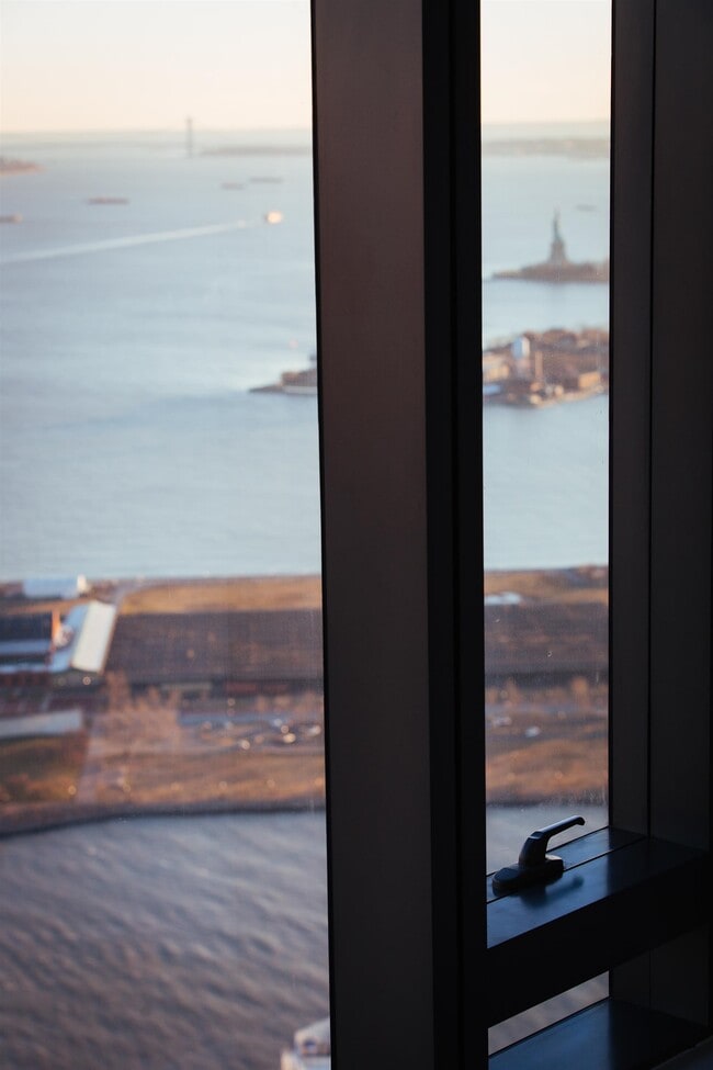 Building Photo - 99 Hudson St