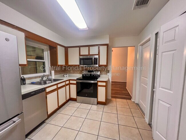 Building Photo - 7915 Compass Dr