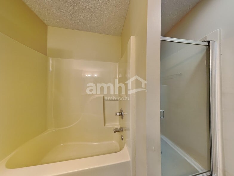 Building Photo - 297 Concord Way