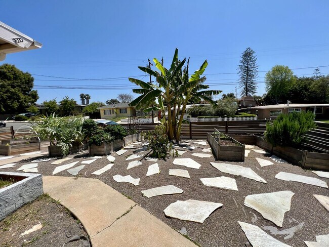 Building Photo - Delightful 3BD/2BA Home with Fruit & Veggie Garden, Back Patio, Solar & In-Unit Laundry