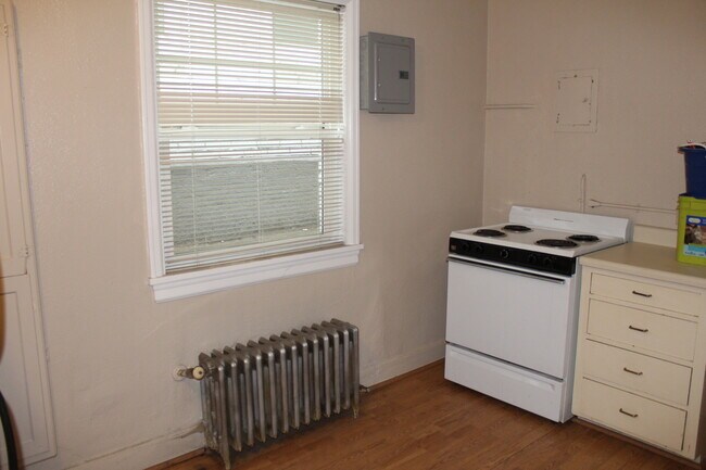 Building Photo - 511 Crater Lake Pkwy