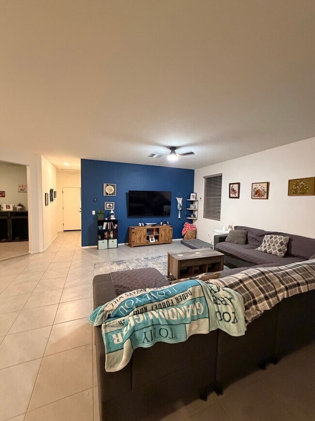 Building Photo - 9020 E Pantano Bluff Dr