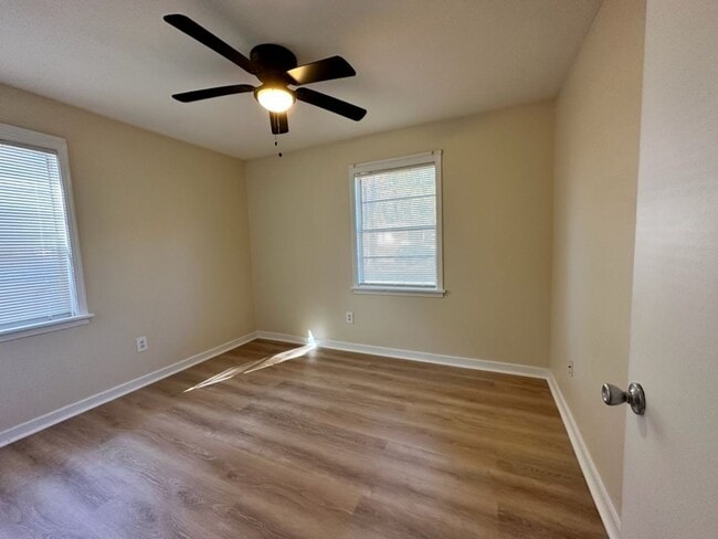 Building Photo - COMING SOON!! 3 Bed/2 Bath Home in Northea...