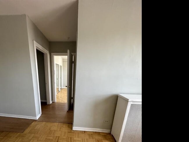 Building Photo - 2 bedroom in Chicago IL 60657