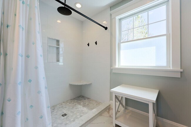 Building Photo - Newly Renovated Winter Rental on a Private...